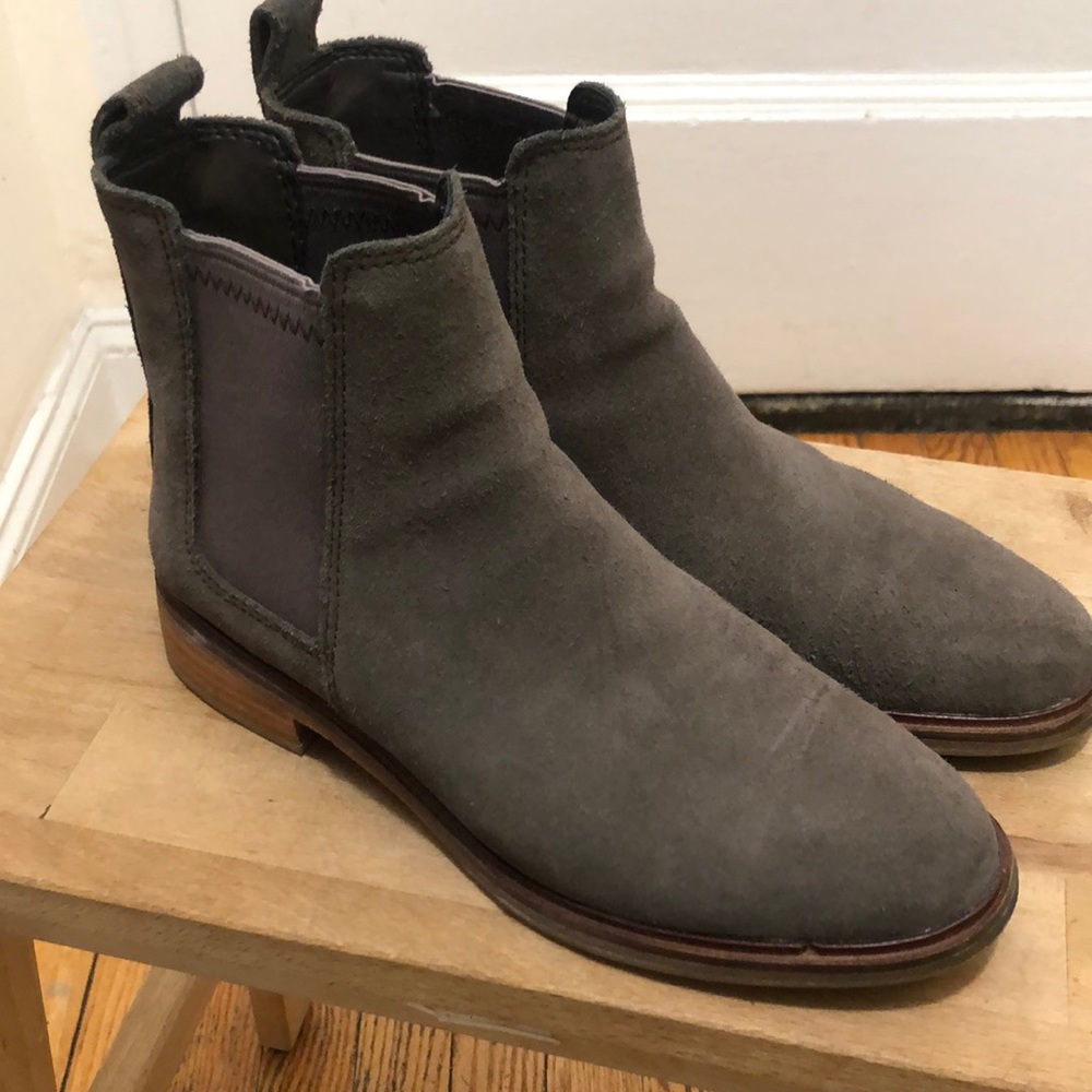 Clarkdale Arlo Taupe Suede size 7